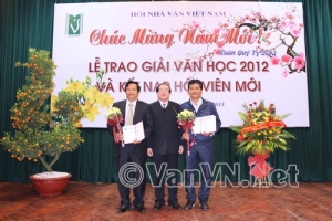 Lễ trao Giải thưởng văn học 2012 và Kết nạp hội viên mới
