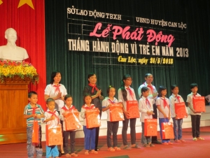 Lễ phát động “Tháng hành động vì trẻ em năm 2013”