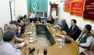 Tiếp đoàn Hội nhà văn Việt Nam về dự Lễ kỷ niệm 250 năm ngày sinh Nguyễn Du