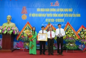 Ban Tuyên giáo Tỉnh ủy Hà Tĩnh đón nhận Huân chương Lao động hạng Nhất
