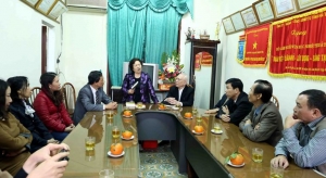 Trao tặng tập thơ mới