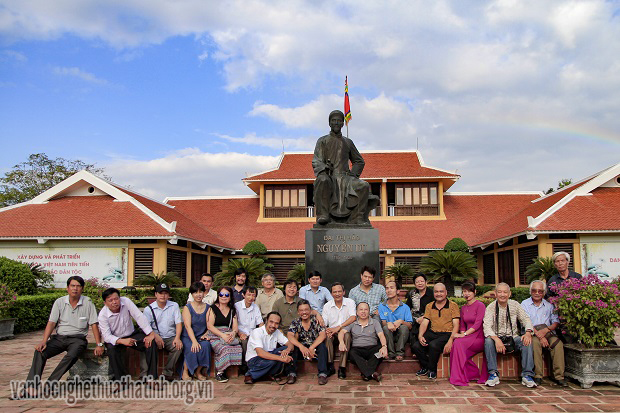 Huyện Nghi Xuân tổ chức đi thực tế tham quan cho các họa sĩ