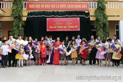 Ấm áp tình mẹ - tình cô