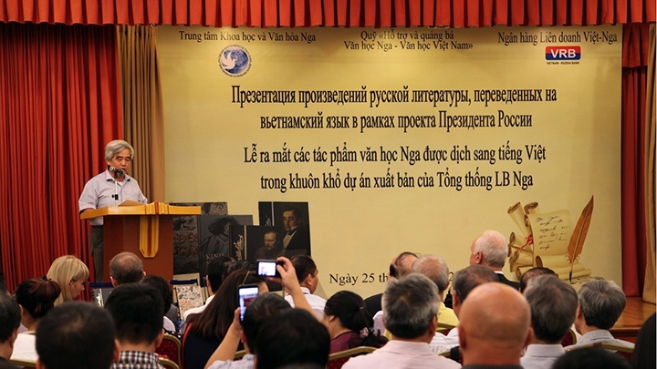 Hành trình giới thiệu một nền văn học