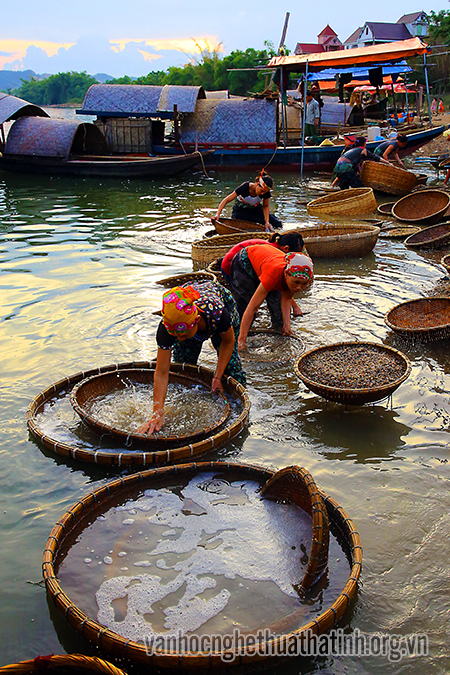 Chùm thơ xa quê của nhiều tác giả