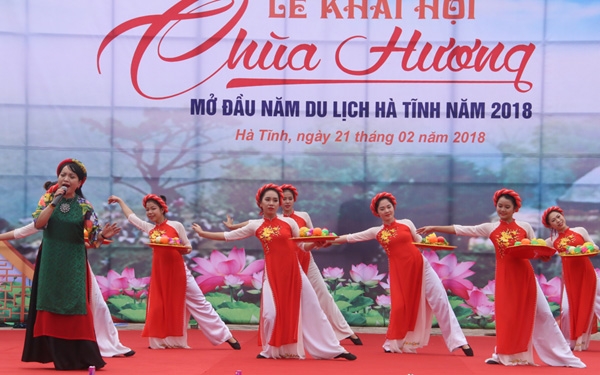 Khai hội chùa Hương Tích, mở đầu năm du lịch Hà Tĩnh 2018