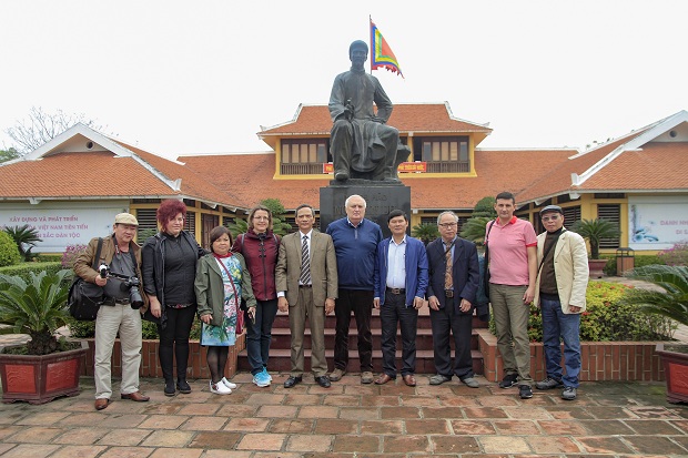 Đoàn Hội nhà văn Rumani đến với Nghi Xuân Hà Tĩnh