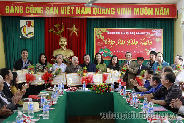 Gặp mặt văn nghệ sĩ Hà Tĩnh đầu xuân Kỷ Hợi