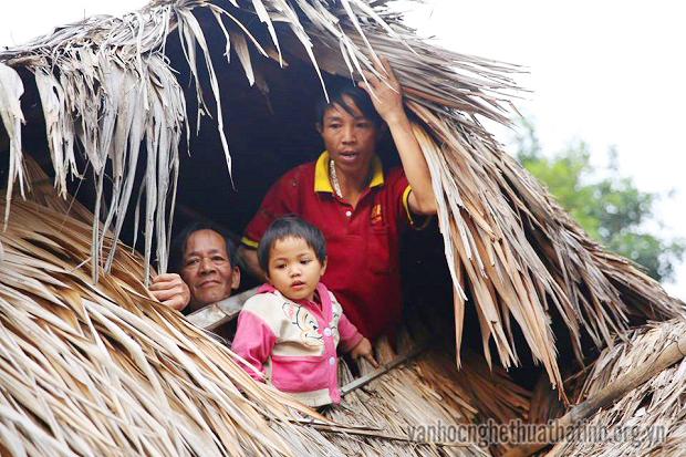 Thơ thiếu nhi chọn lời bình: Mẹ vắng nhà ngày bão