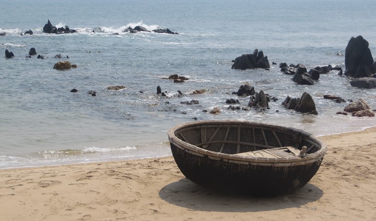 Truyện ngắn SÓNG MŨI ĐAO của tác giả Nguyễn Trung Tuyến