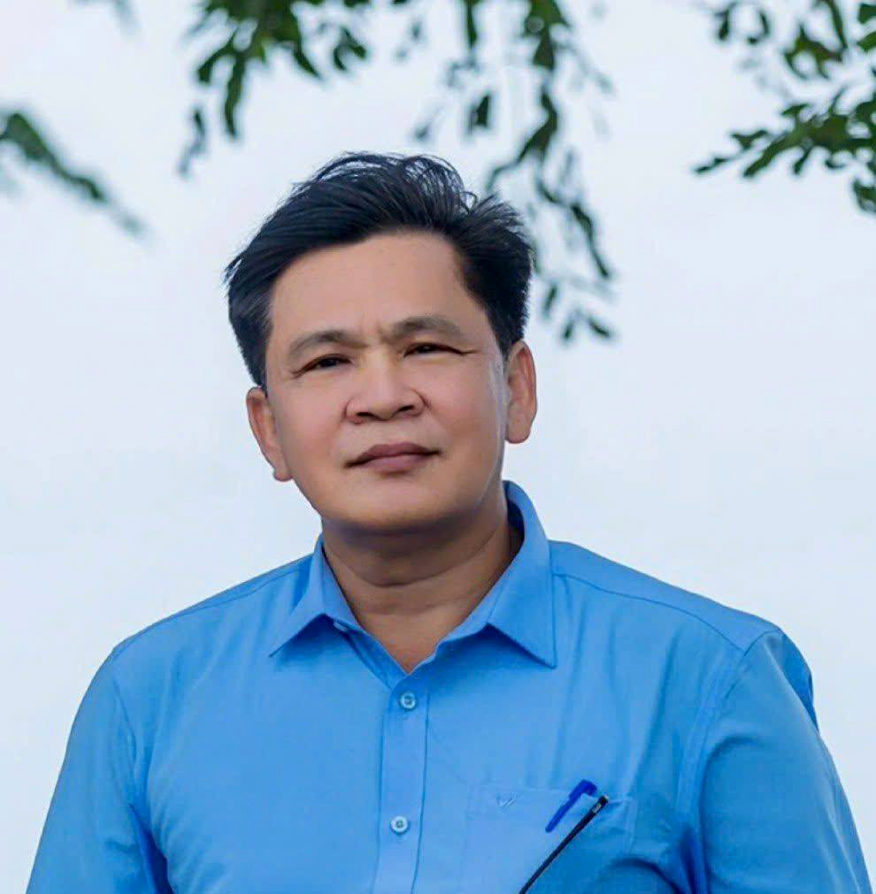 Hành trình thơ Trần Nam Phong từ Viết chờ sen lên đến Thức dậy một dòng sông