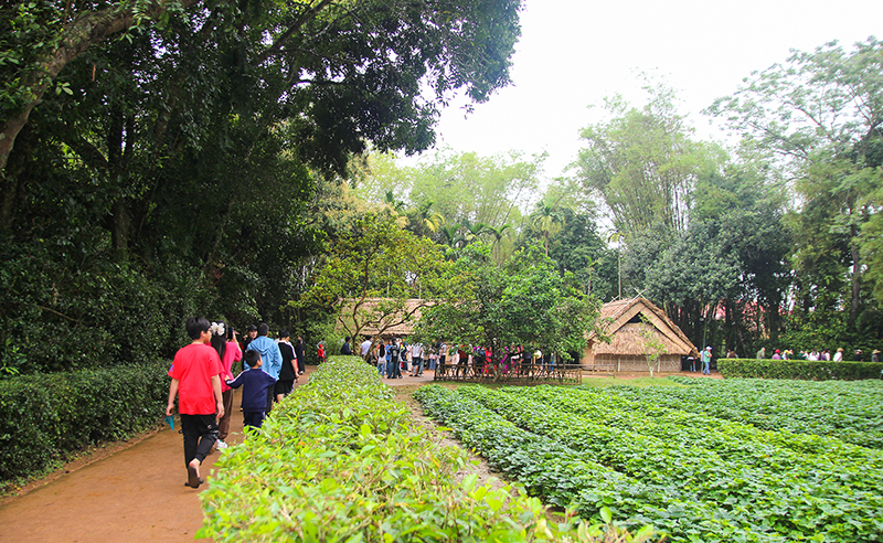 Trang thơ các tác giả trên Tạp chí Hồng Lĩnh số 225 (phần 1)