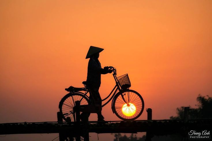 Tản văn Mẹ tôi đi dọc tháng Mười của nhà thơ Nguyễn Ngọc Phú