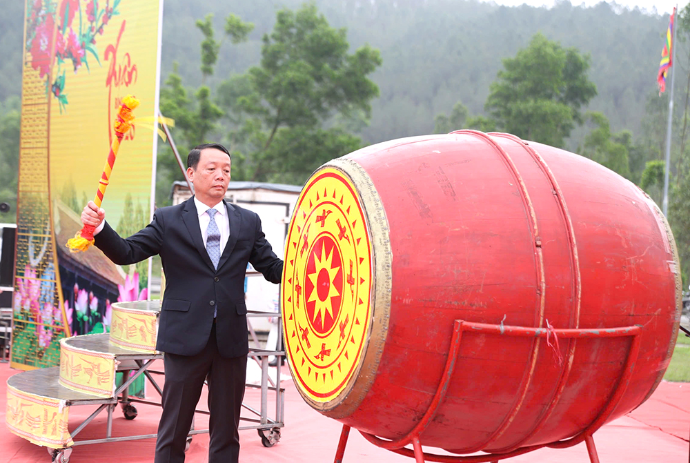 Khai hội chùa Hương Tích - mở đầu năm du lịch Hà Tĩnh 2026